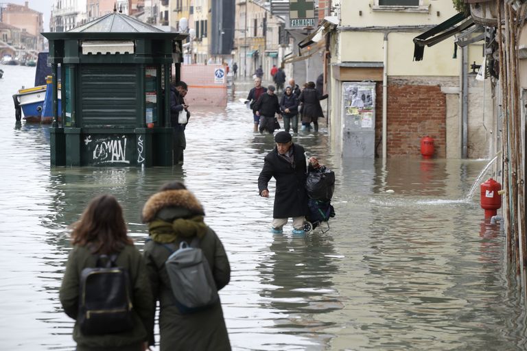 Veneetsiat tabas rekordiline tõusuvesi, mis ujutas üle 80% linnast.