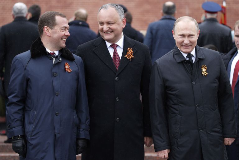 Venemaa peaminister Dmitri Medvedev, Moldova president Igor Dodon ja Venemaa president Vladimir Putin. / Scanpix