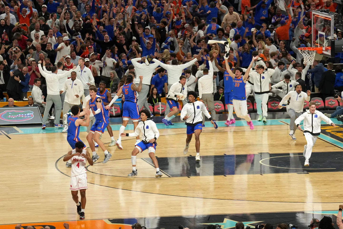 Floridas "Gators" kļūst par NCAA čempioniem basketbolā