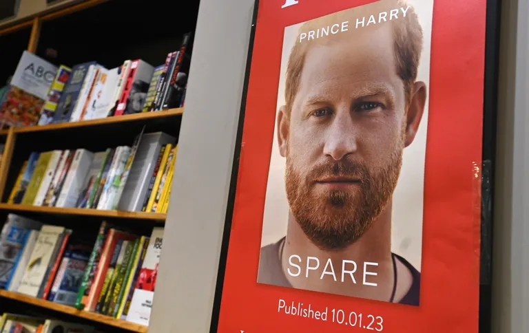 Briti printsi Harry autobiograafilise raamatu «Spare» («Tagavara») reklaam Briti Londoni ühes raamatupoes. Raamat ilmub 10. jaanuaril 2023