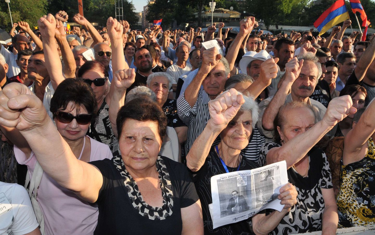 Jerevani tänavatele kogunes ligi 4000 opositsiooni poolehoidjat.