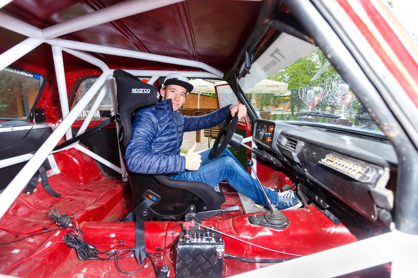 Oma Ladat tutvustav rallikrossitalent Maiko Tamm ütleb, et kui ta starti läheb, keskendubki ainult sõidule.