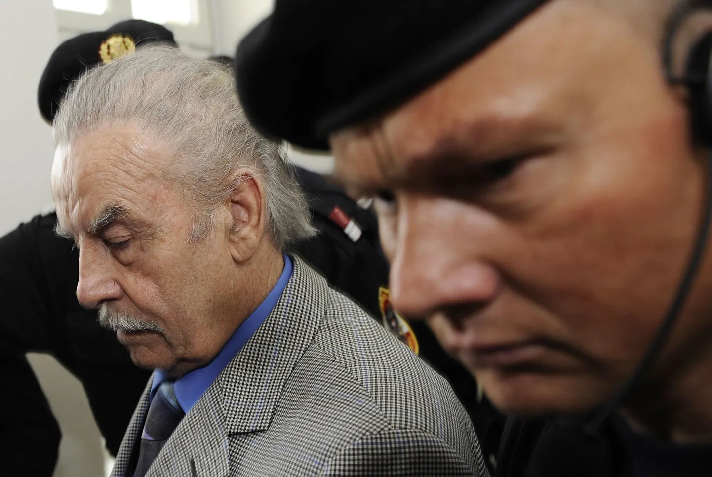 73-aastane Josef Fritzl saabumas protsessi viimasel päeval St. Pölteni maakohtusse.