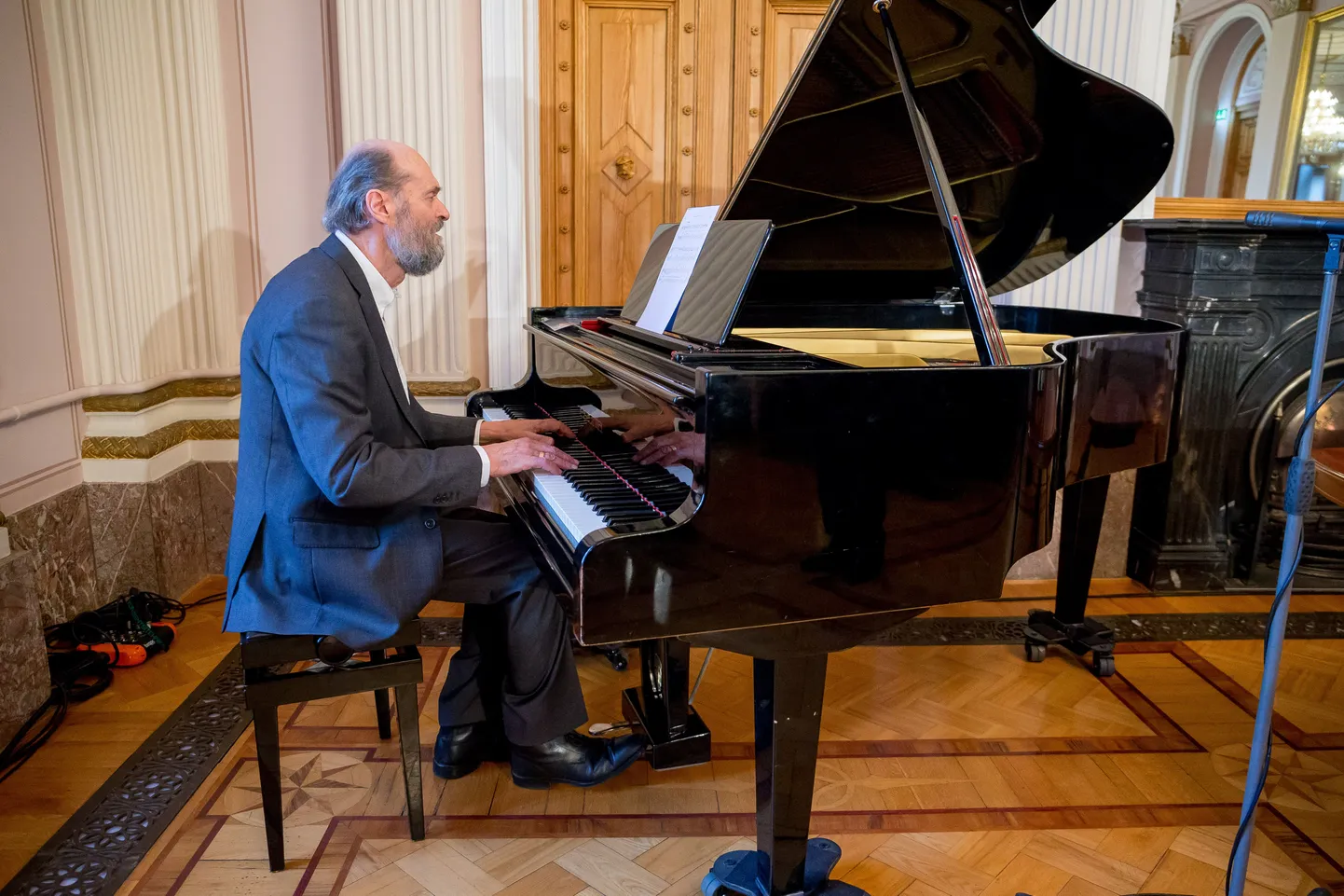Täna leidis aset Eesti Teaduste Akadeemia presidendi Tarmo Soomere inauguratsioon. Tervitasid haridus- ja teadusminister Jevgeni Ossinovski, Eesti Teaduste Akadeemia liige Arvo Pärt ja Rektorite Nõukogu esimees Volli Kalm.