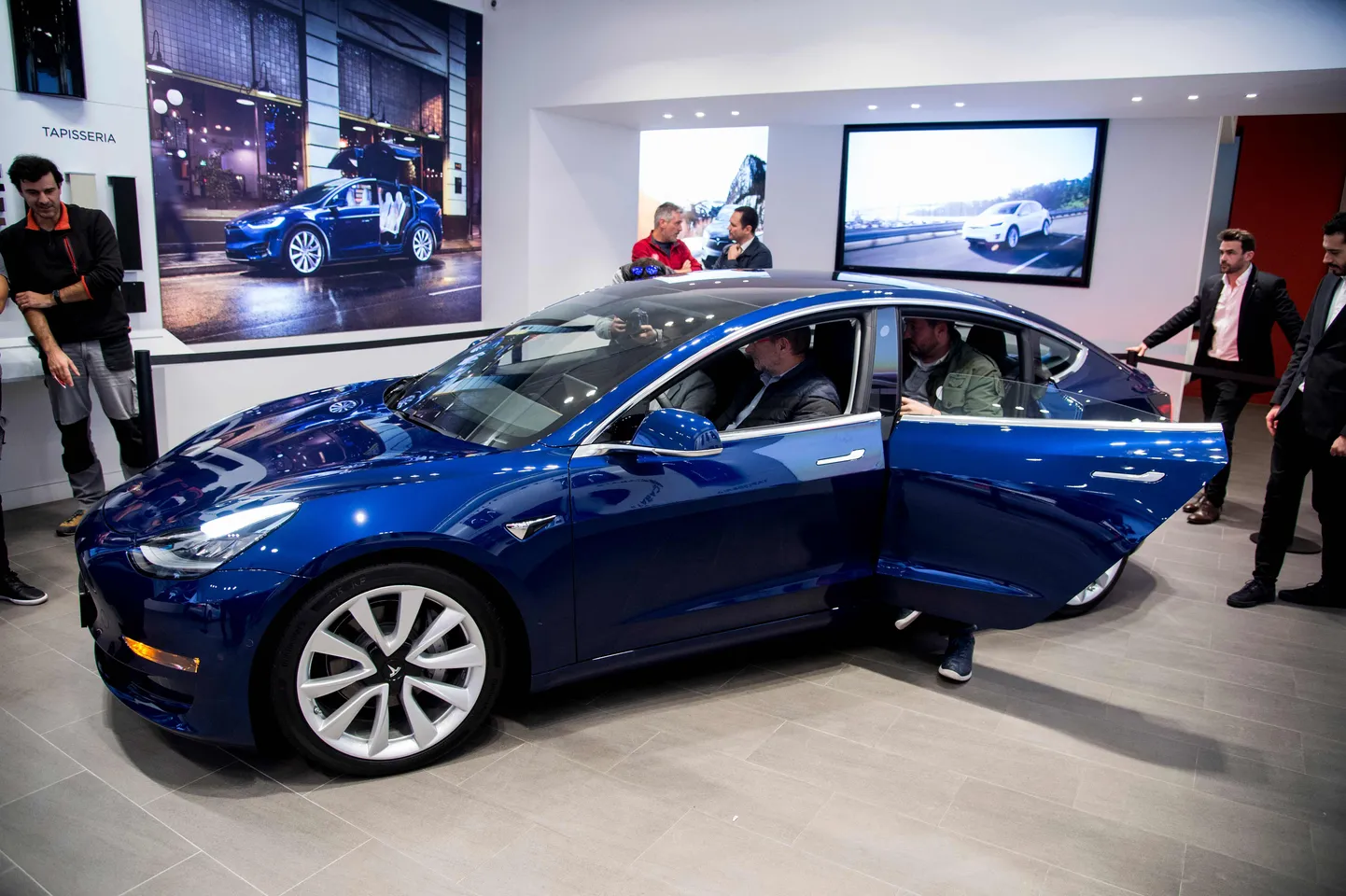 Tesla Model 3.
