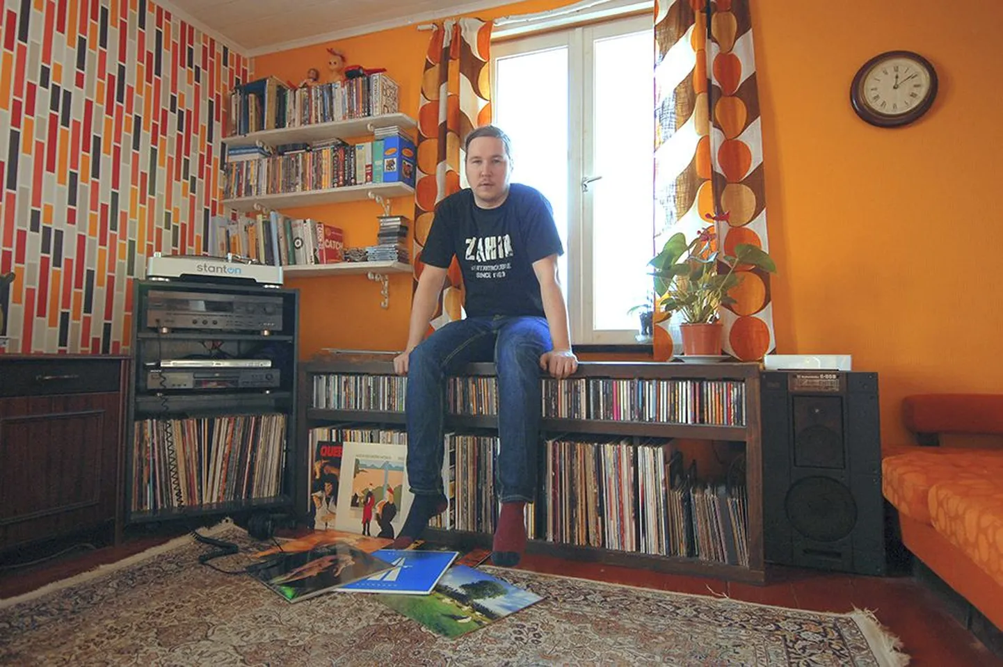 Aastatega on Mihkel Kirsi riiulites oma koha leidnud umbes 450 CD-d ja 400 vinüülplaati.