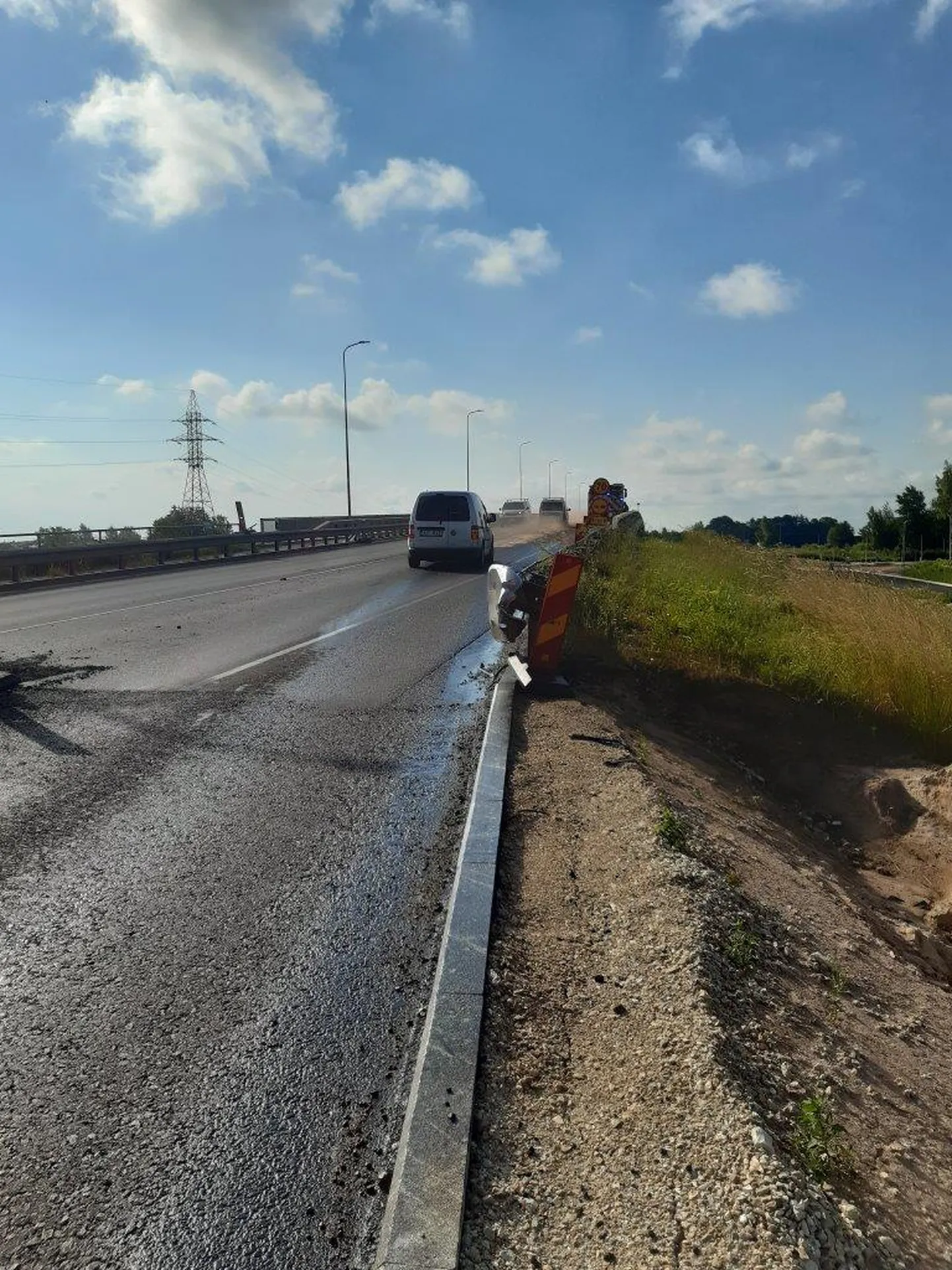 Raudtee tänaval valgus teele ligi 200 liitrit kütust.