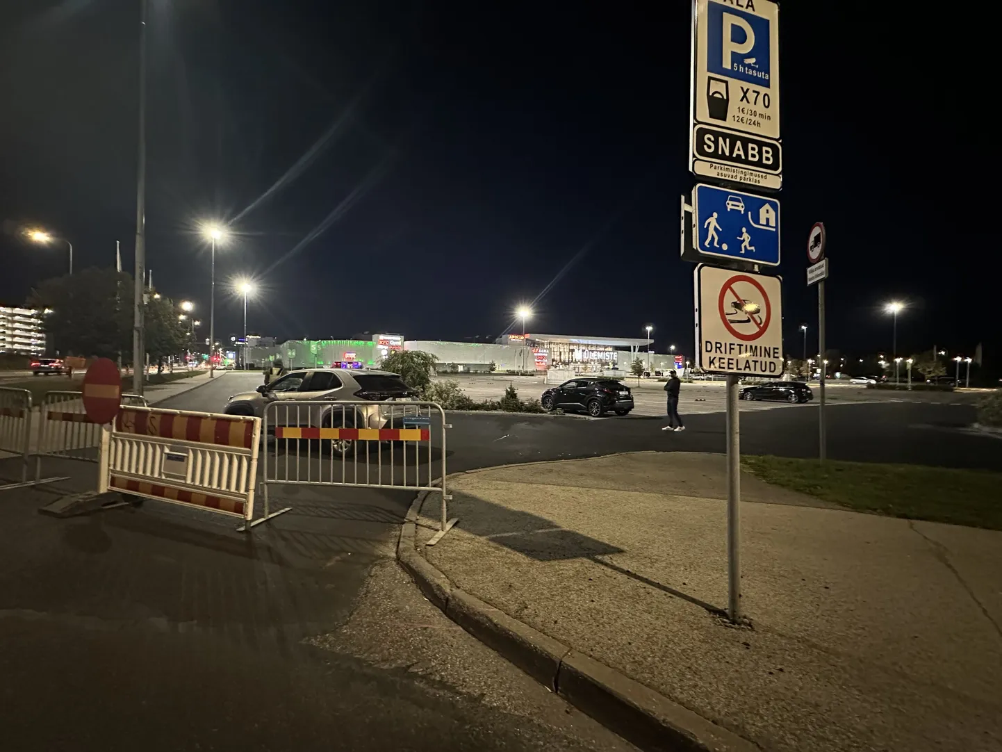 Ülemiste keskuse parkla neljapäeva õhtul.
