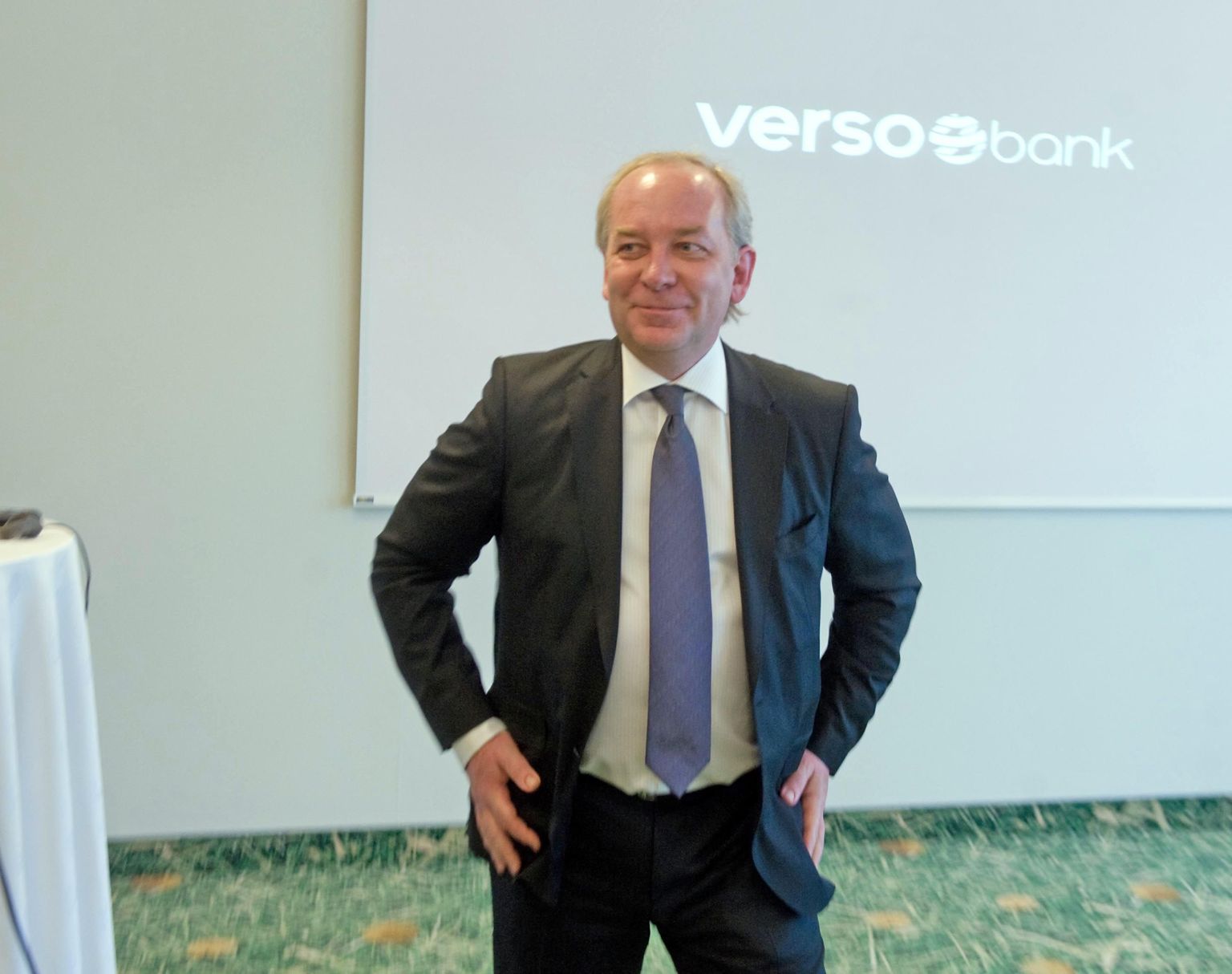 Один из самых опытных руководителей высшего звена, бывший руководитель Tallinna Sadam и предшественника банка Seb - таллиннской конторы Ühispank - Рихо Расманн успел поруководить Versobank-ом более 12 лет.
