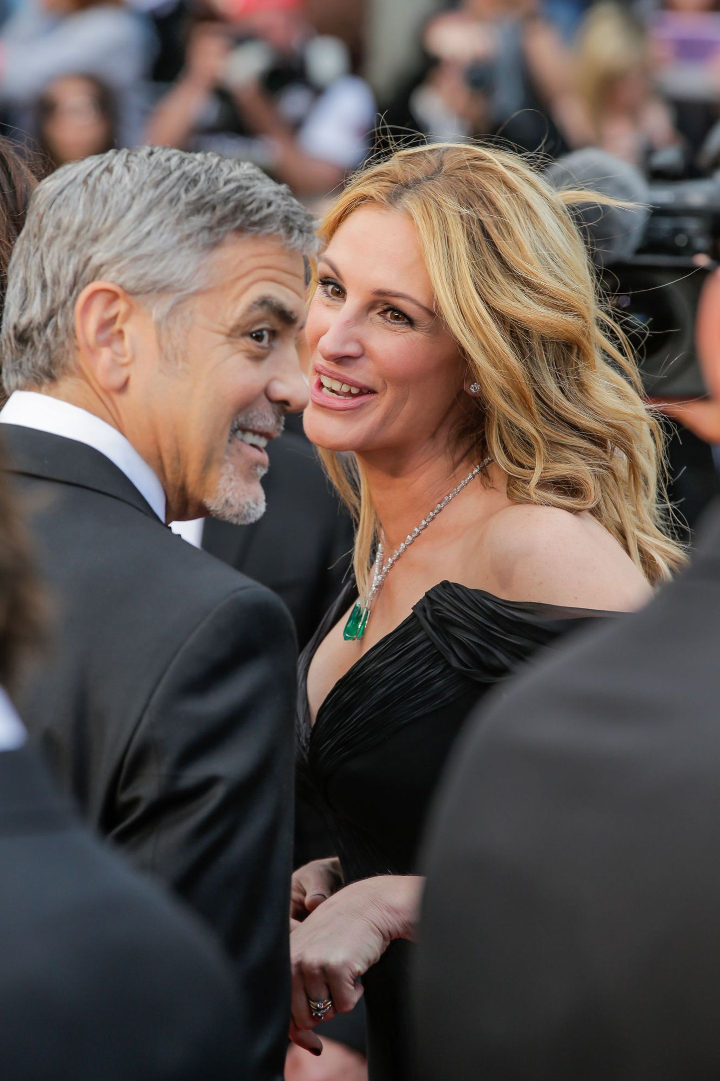 Cannes`i filmifestival 12. mai punane vaip - filmide «Rester Vertical», «L’Ultima Spiaggia», «Money Monster» ja «Howards end» pidulikud galad. Teiste seas olid kohal Julia Roberts, George Clooney ja Jodie Foster.