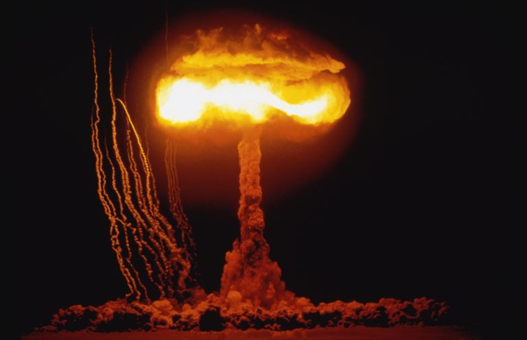 Взрыв 61-килотонного ядерного заряда 4 июня 1953 года, пустыня Невада, США.