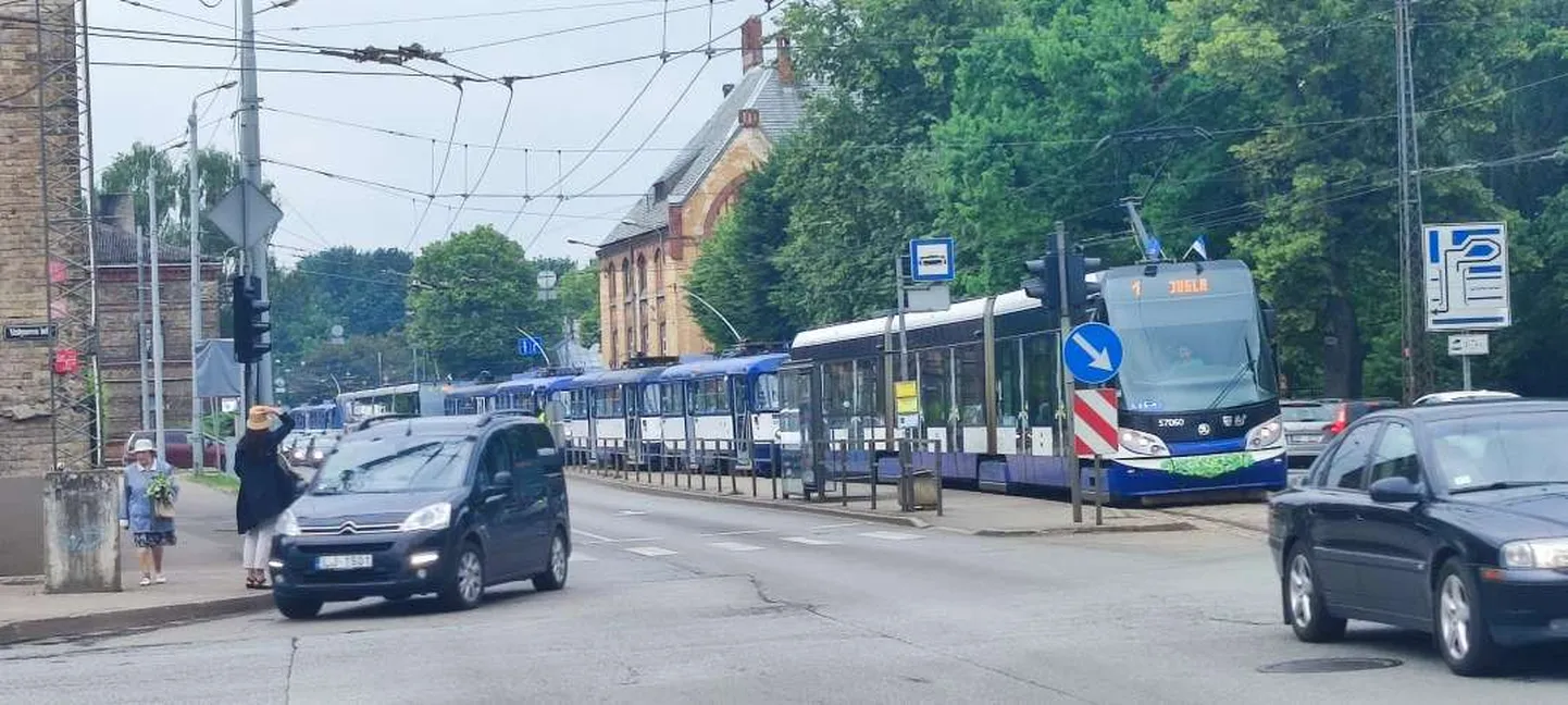 Трамвайное движение в Риге.