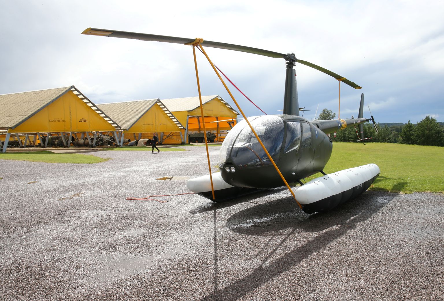 Eesti õhuväe ainuke ujukitega helikopter lõpetas teenistuse ja ootab huvilisi Tartu lähistel Eesti lennundusmuuseumis. Sellel aastal lõpetavad teenistuse ka ülejäänud kolm õhuväe helikopterit