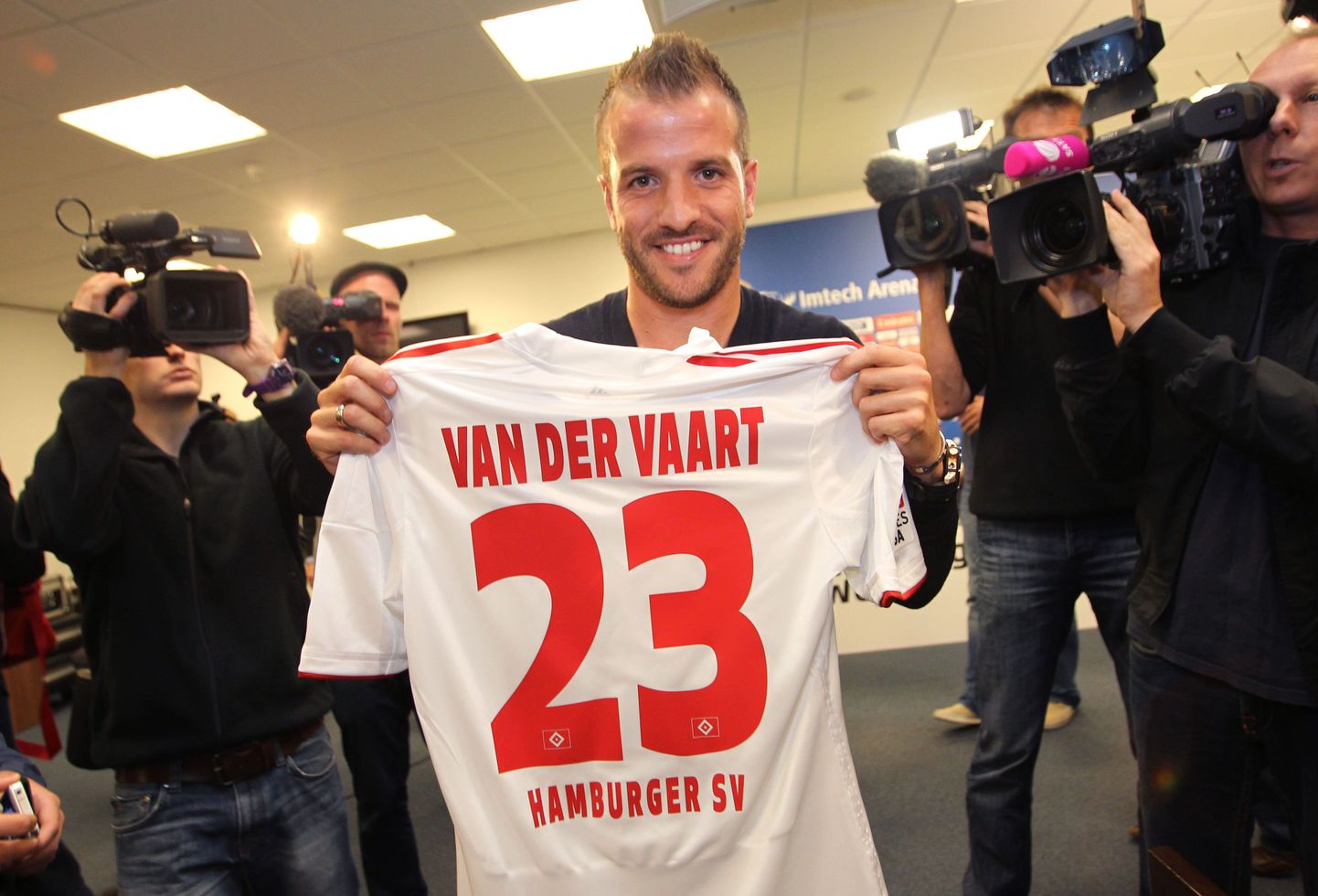 Rafael van der Vaart naaseb Hamburgi meeskonda.