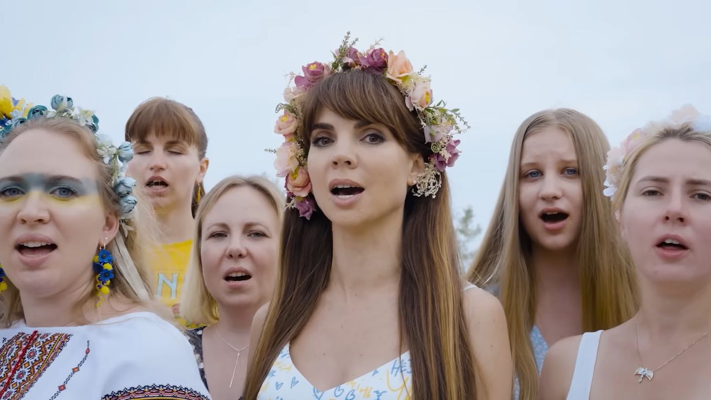 Кадр из клипа "Ногу Свело!" с украинской версией песни "Украина", 2023 год.
