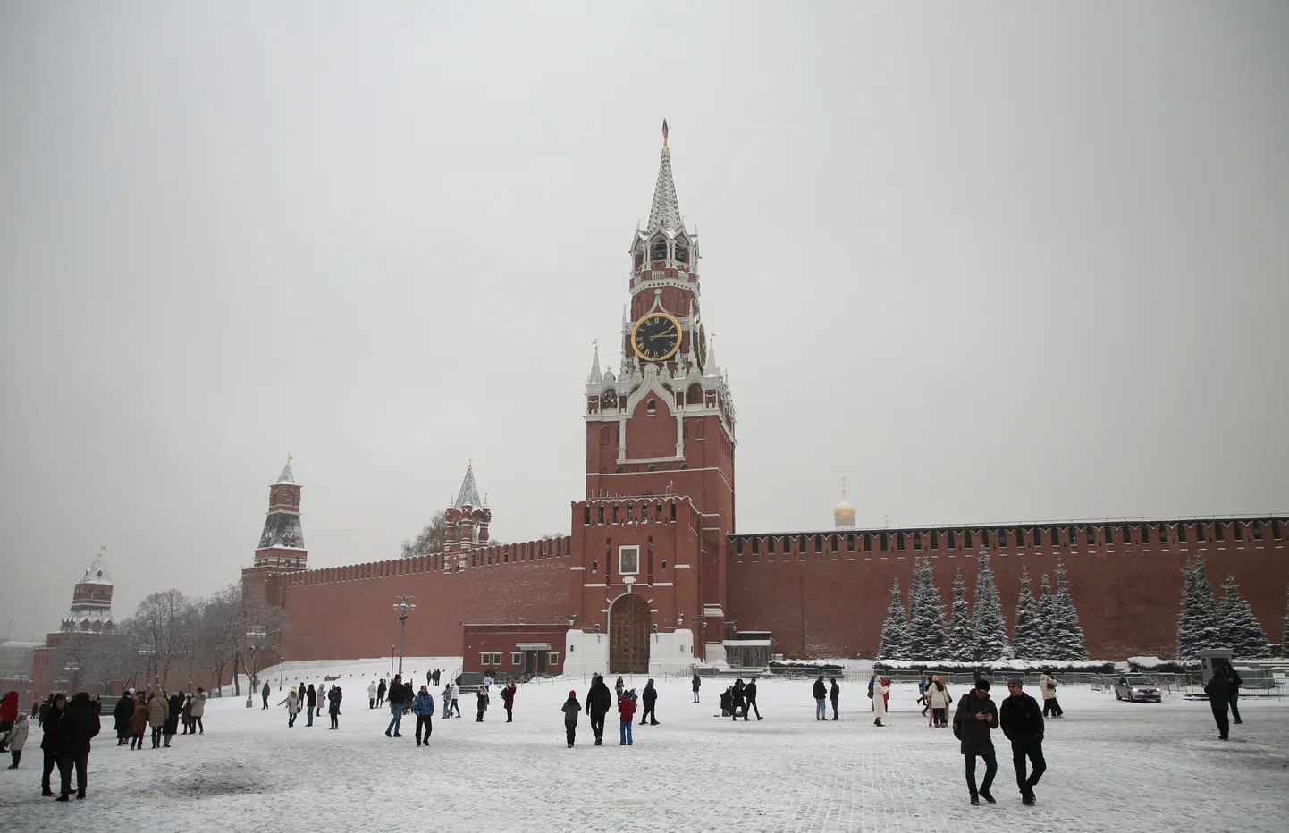 «The middle of summer is the best time to talk about preparing for winter.» The Red Square blanketed in snow.