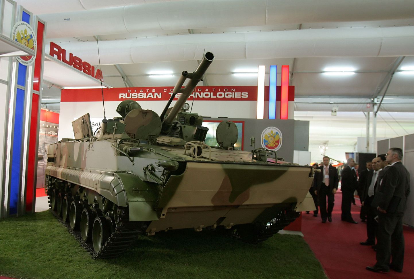 Ateena rahvusvahelisel relvamessil üles seatud Vene soomustatud jalaväemasin BMP-3M.