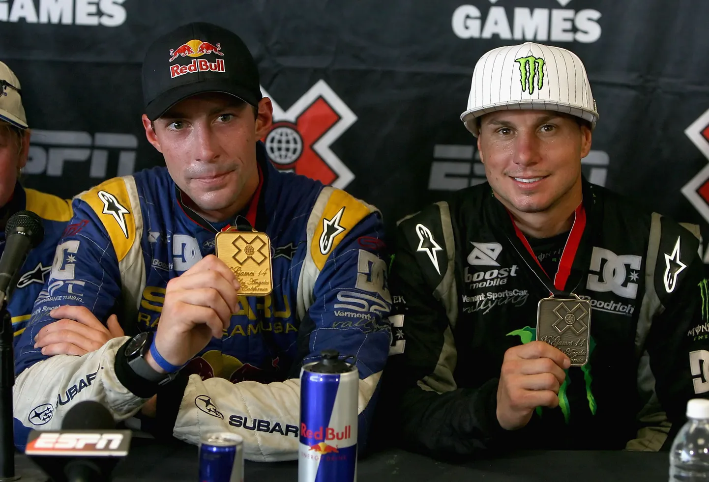 Dave Mirra (paremal) X-mängude pronksmedaliga.
