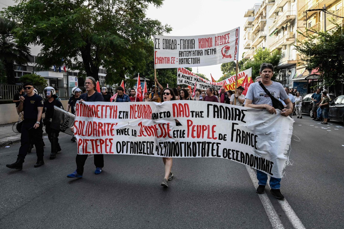 Французы протестуют против беспорядков