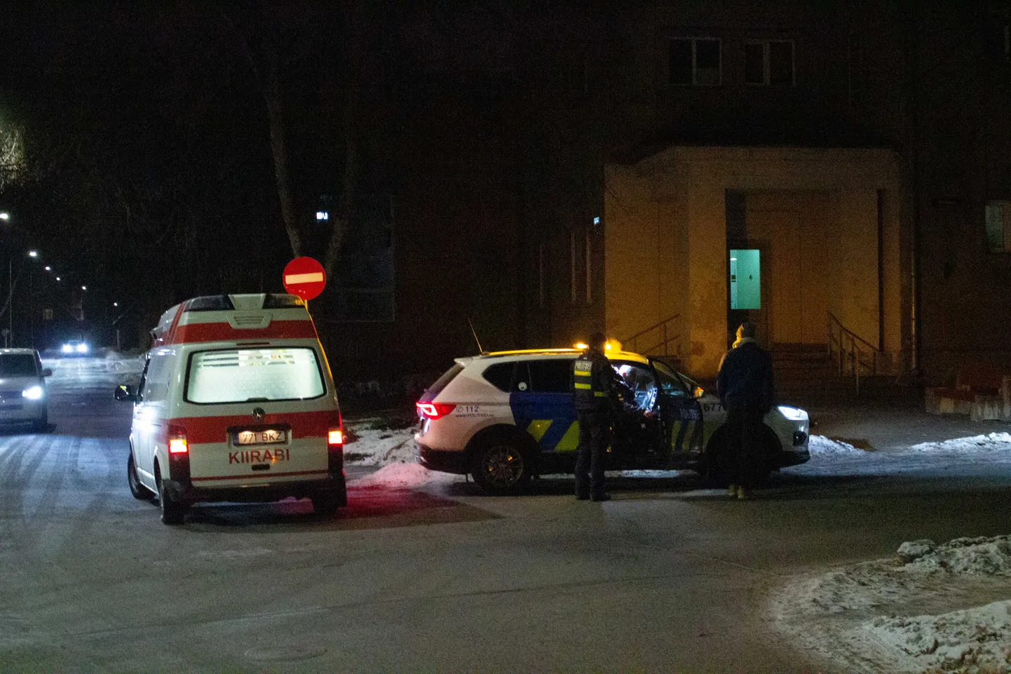 Valgas Aia ja Mesipuu tänava nurgal leidis 9. jaanuari õhtul aset intsident, kus joobes mees hüppas auto kapotile.