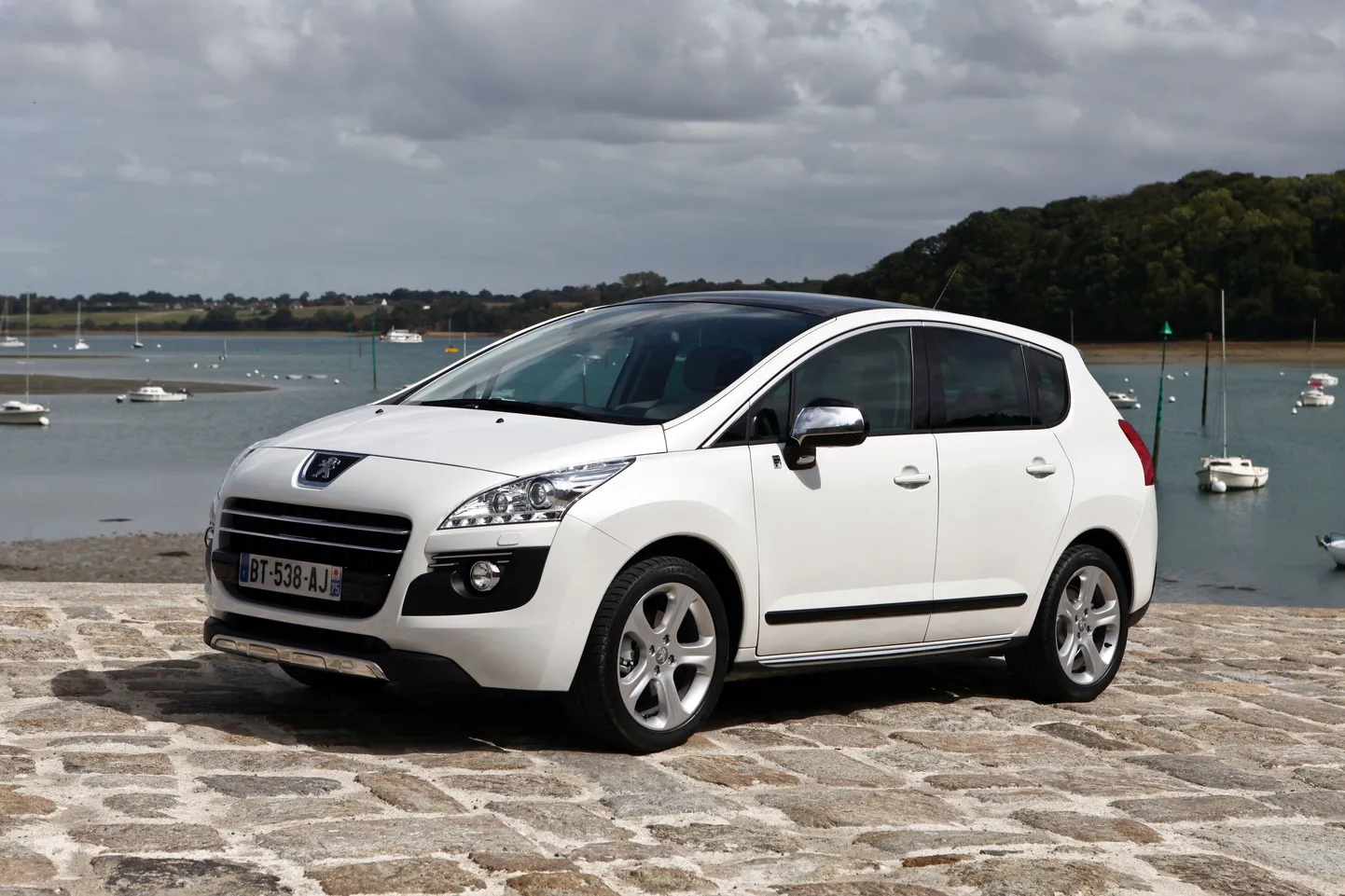 Peugeot 3008 diiselhübriid.