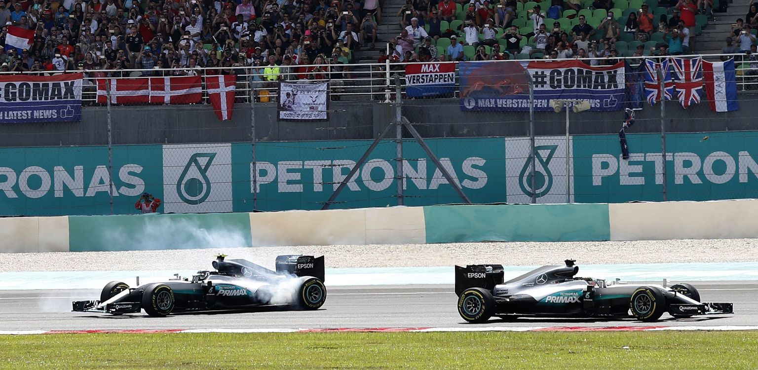 Kes kuhu? Lewis Hamiltoni (paremal) ja Nico Rosbergi õnn on sel hooajal olnud erinev.