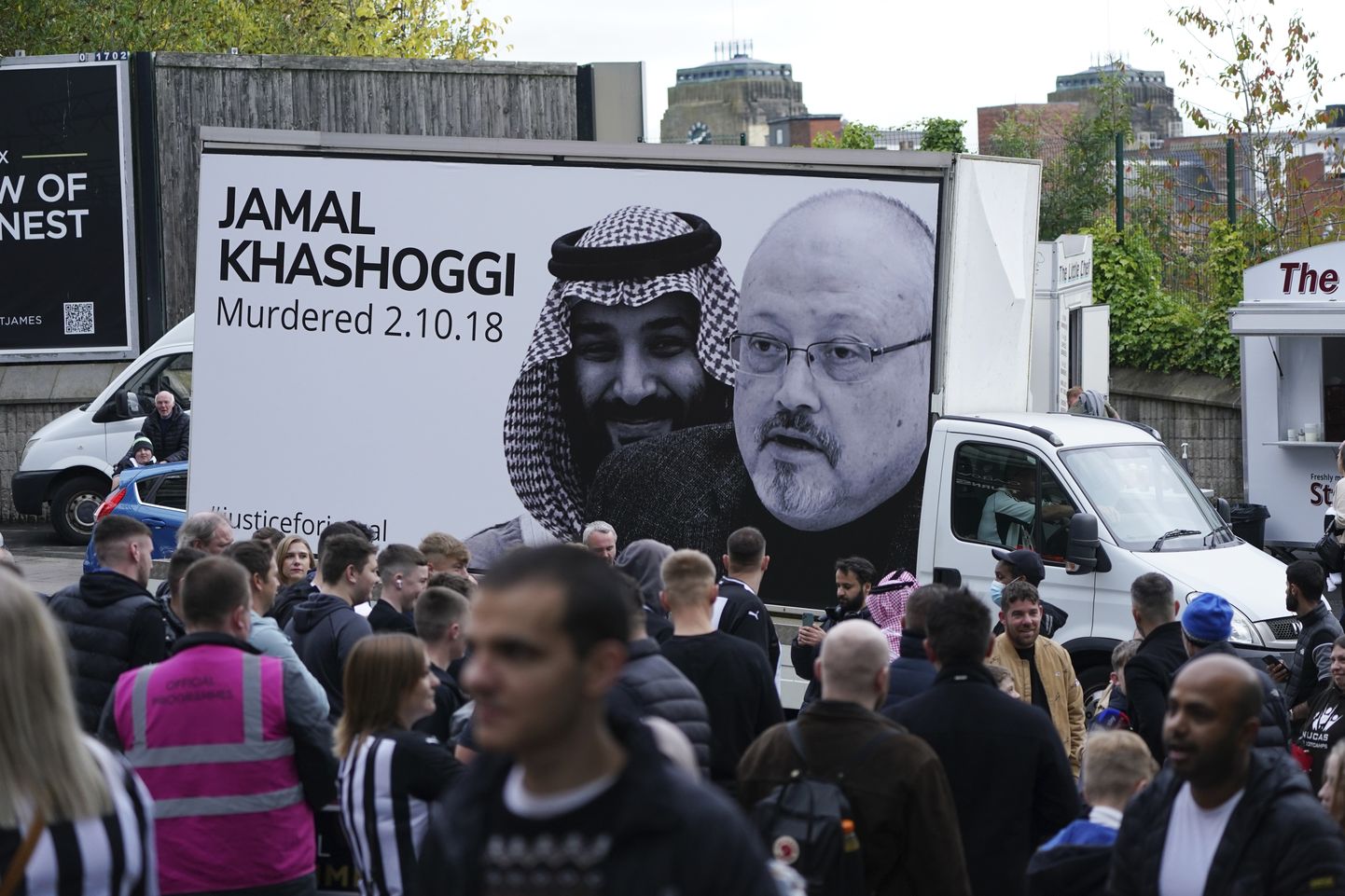 Jamal Khashoggi (paremal) tapmise käsu andmises süüdistatakse Saudi Araabia kroonprints Mohammed bin Salmanit (vasakul).