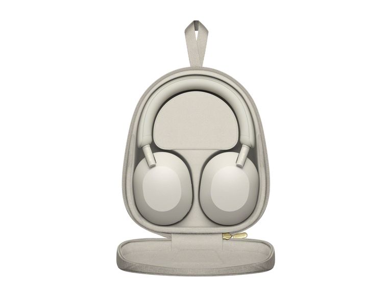 Uued kõrvaklapid WH-1000XM5 tulevad, nagu varemgi, kompaktse reisivultalriga.
