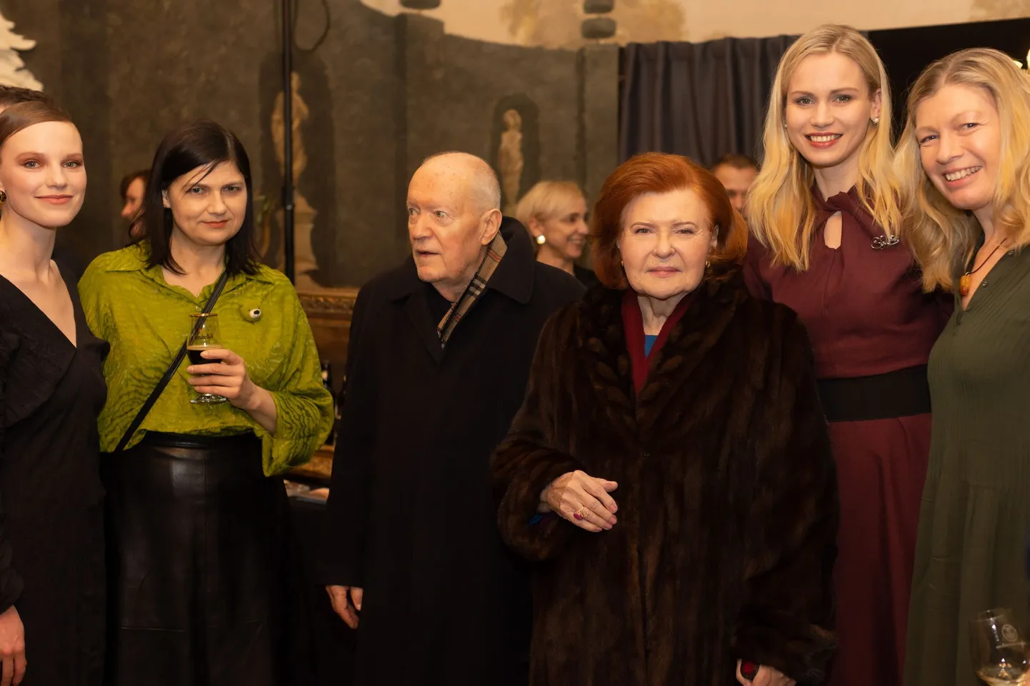 Вайра Вике-Фрейберга и другие гости на премьере фильма "Молоко матери" (Mātes piens)