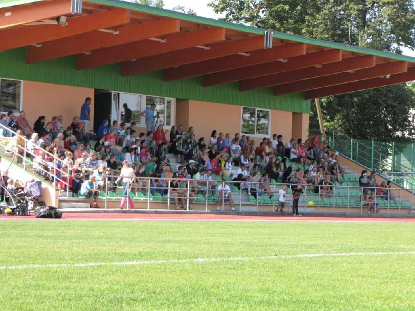 Vändra Vapruse mängud meelitasid mullu valminud uuele staadionile palju kaasaelajaid.