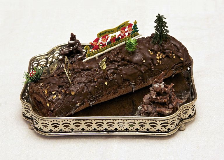 Bûche de Noël sisaldab tuhksuhkrut, vaniljet, munasid, kakaod ja muud head-paremat.