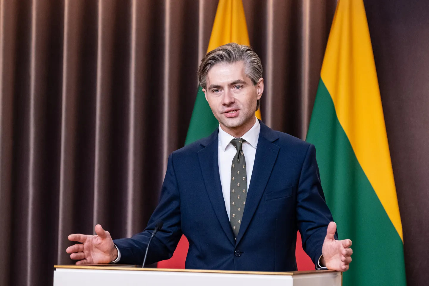 Глава МИД Литвы в апреле 2025 года напомнил северным соседям о коллективной обороне. На фото Кястутис Будрис в офисе МИД Эстонии в январе 2025 года.