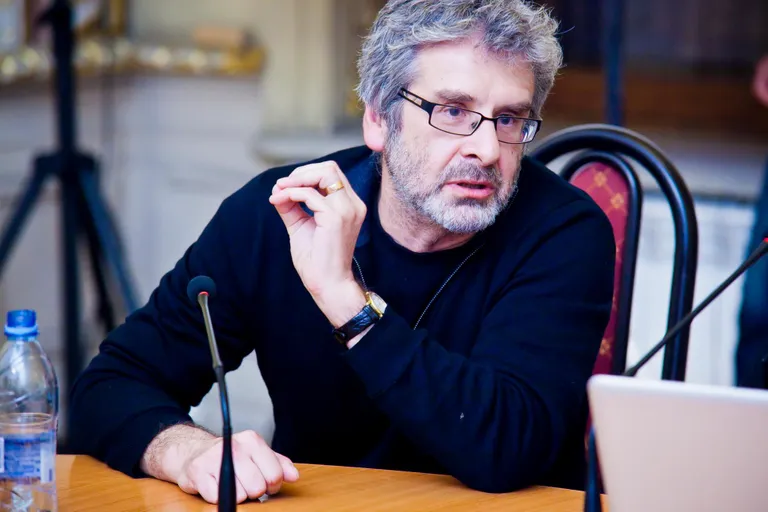 Профессор Александр Эткинд, автор научных бестселлеров «Внутренняя колонизация: имперский опыт России» (2013), «Кривое горе: память о непогребенных» (2016), «Природа зла: сырье и государство» (2019) и др.