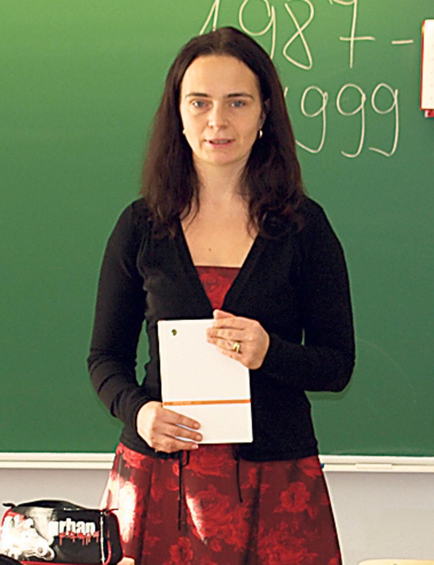 Vilistlane Margit Kaar meenutas oma kooliaega Audru kooli praegustele õpilastele.