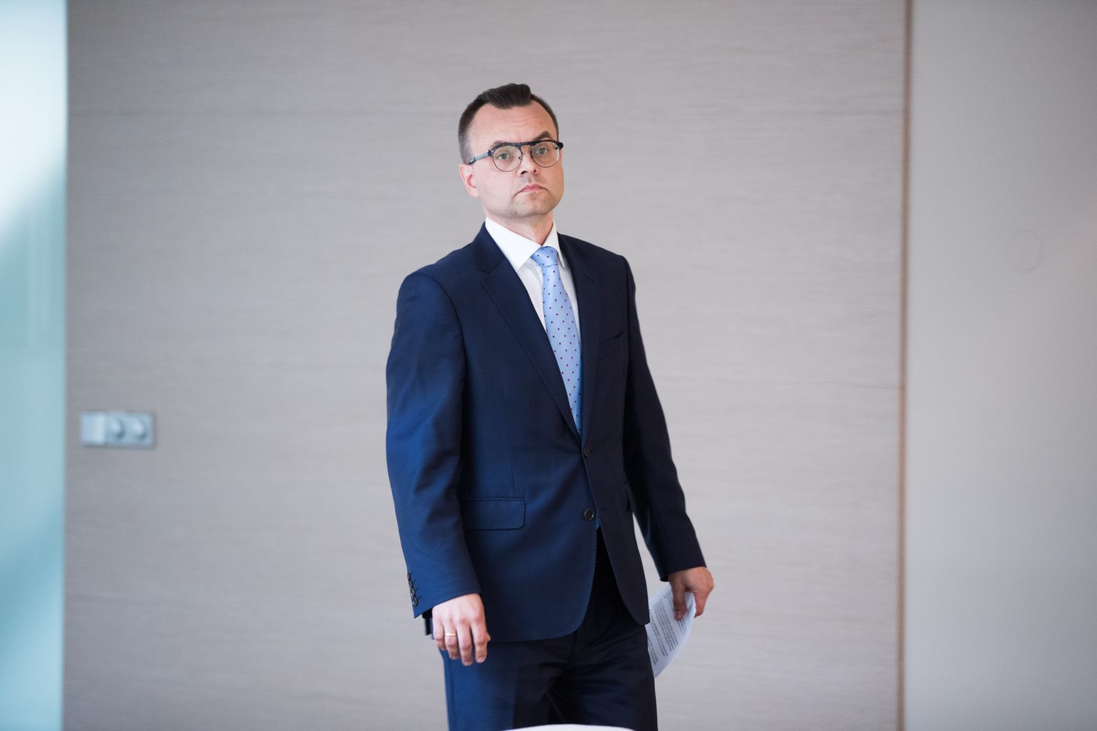 Tartu Ülikool lõpetas päevapealt töölepingu ülikooli raamatukogu direktori Martin Hallikuga, tuues põhjuseks usalduse kaotuse ebaväärika käitumise tõttu.