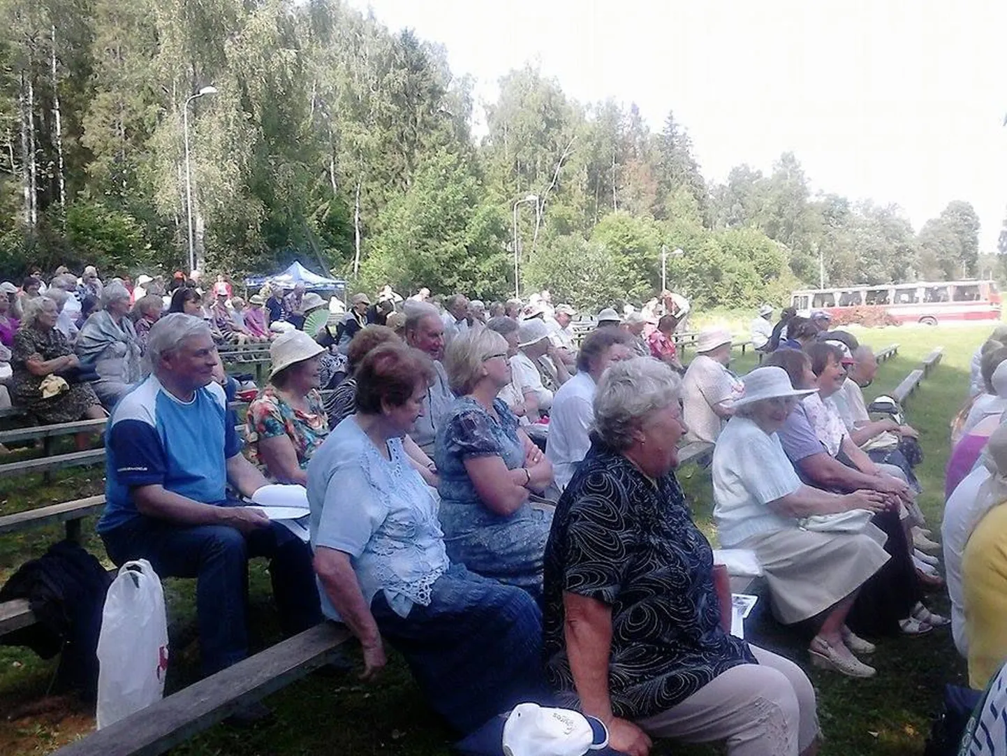 Eakate huumoripäev Aravetel