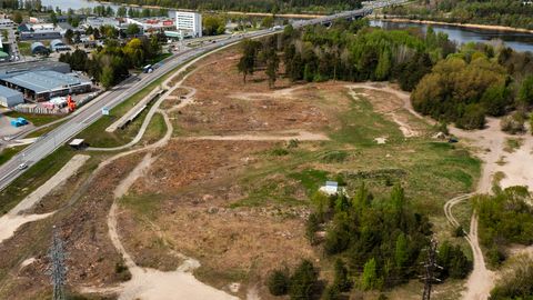 PILDID ENNE JA PÄRAST ⟩ Rail Balticu Pärnu terminali ala tehti puudest lagedaks