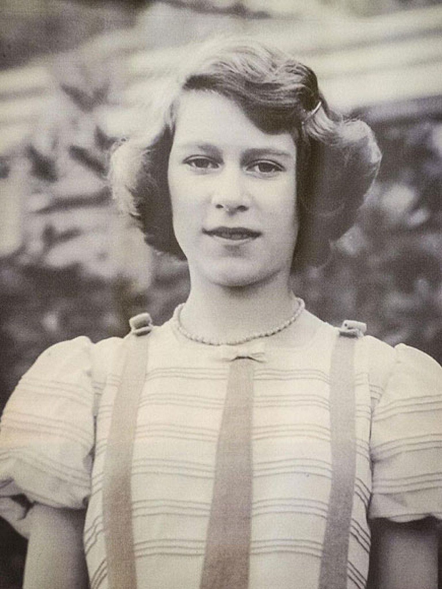 Королева Елизавета II в 13-летнем возрасте
