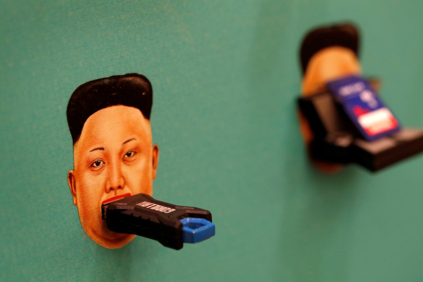 Kim Jong-uni kujutisega USB-port.