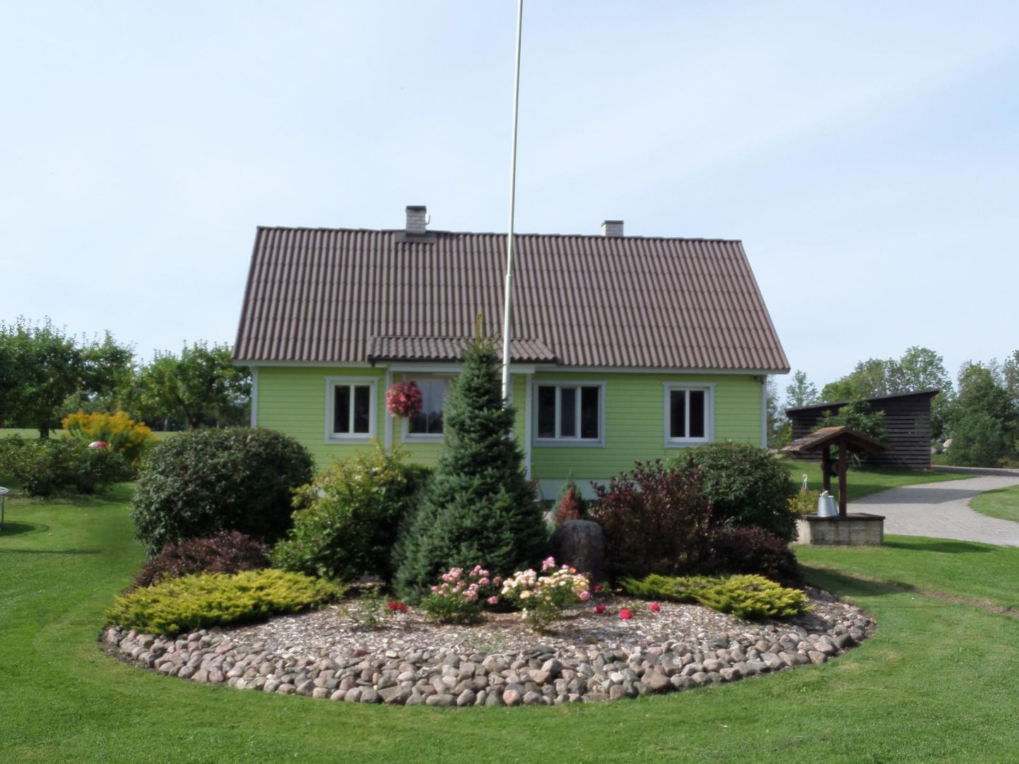 Põhja-Pärnumaa Kaunima maakodu 2019 tiitli pälvis Taimi Marksoni ja Sergei Kallo hooldatud Annuse talu Pitsalu külas.