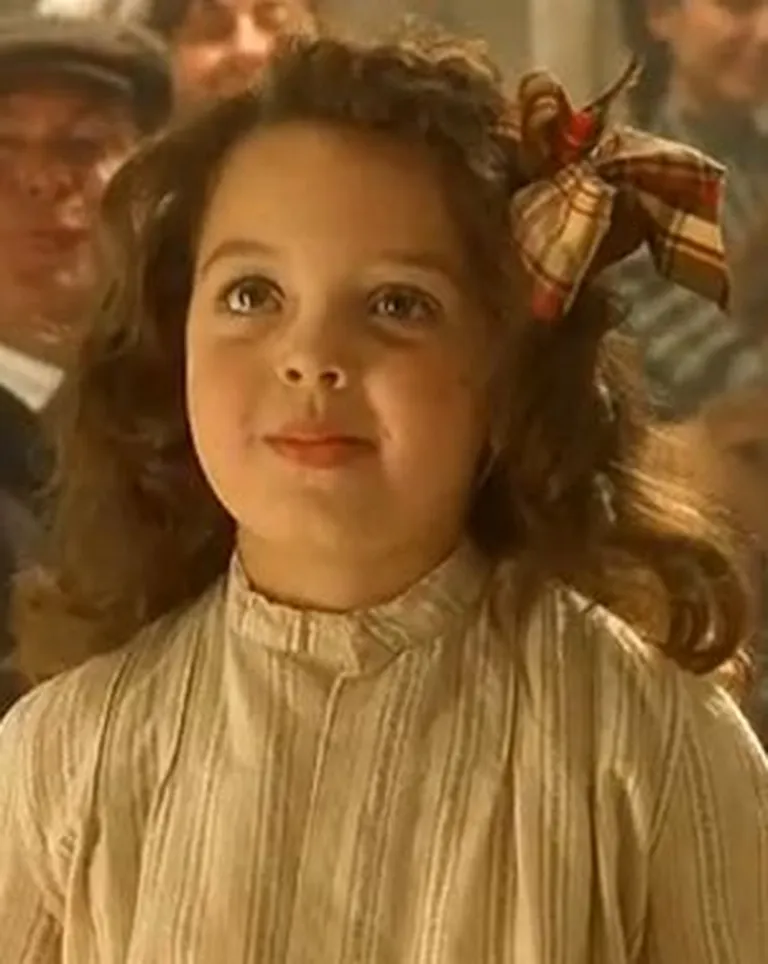 Cora Cartmell (Alexandrea Owens)