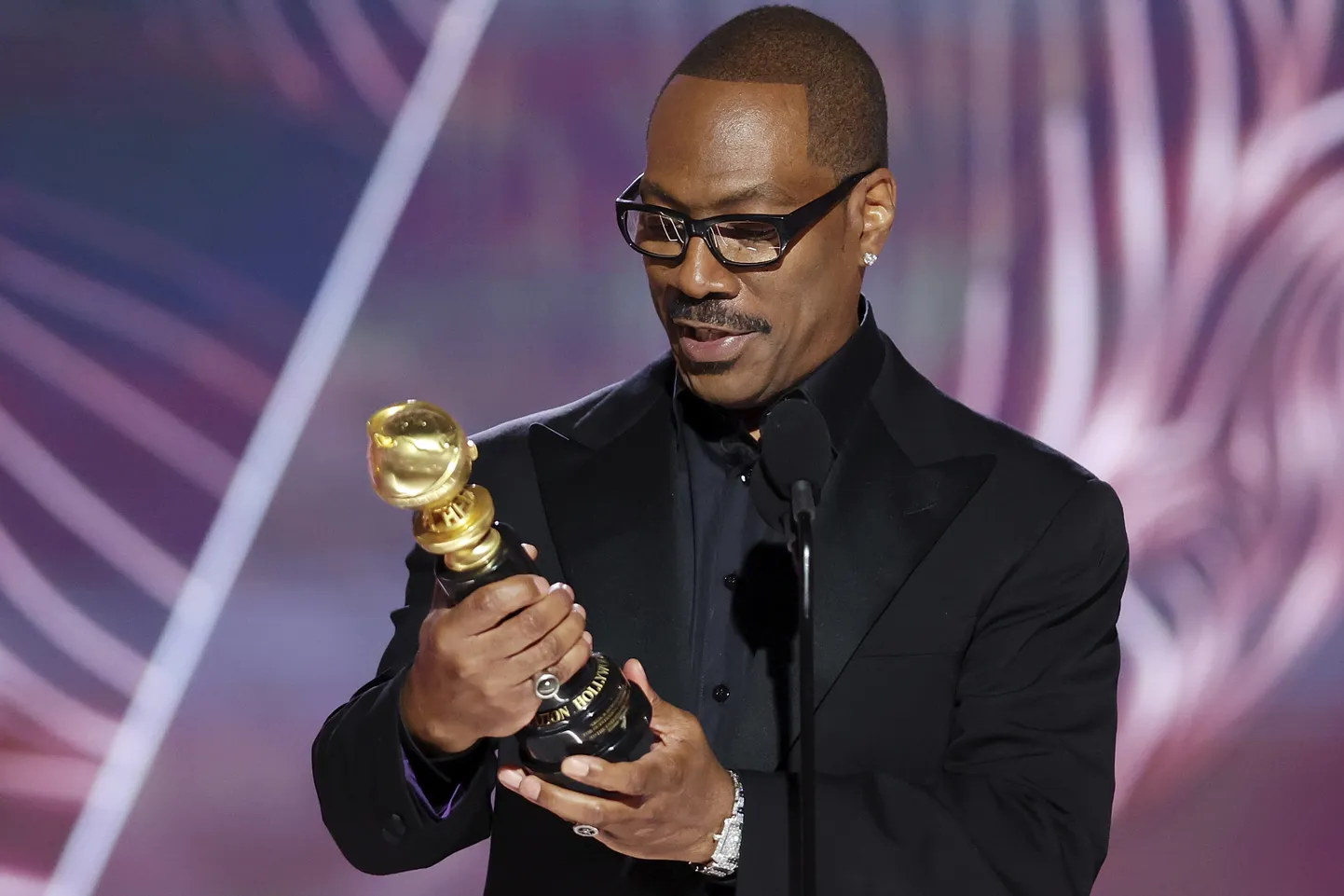 Eddie Murphy lahkus Kuldgloobuste jagamiselt Cecil B. DeMille'i nimelise elutööauhinnaga.