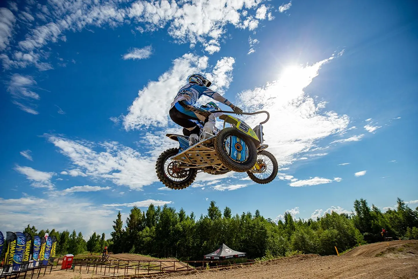Kert Variku ja tema soomlasest korvimehe Lari Kunnase maailmameistrivõistluste hõbe on Eesti motospordis ajalooline saavutus. Ühtlasi vormistas Varik sel hooajal oma nimele kümnenda Eesti meistri tiitli.