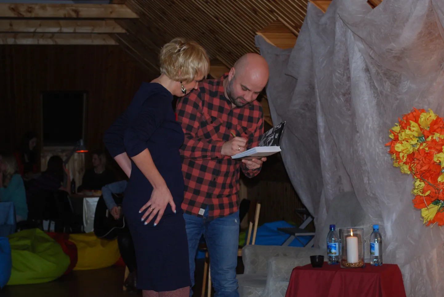 Mihkel Raud Tõrva avatud noortekeskuses.