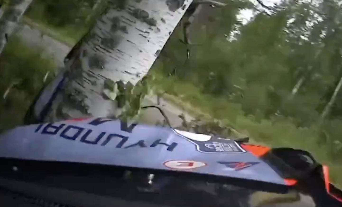 Esapekka Lappi avarii Soome ralli viiendal katsel.
