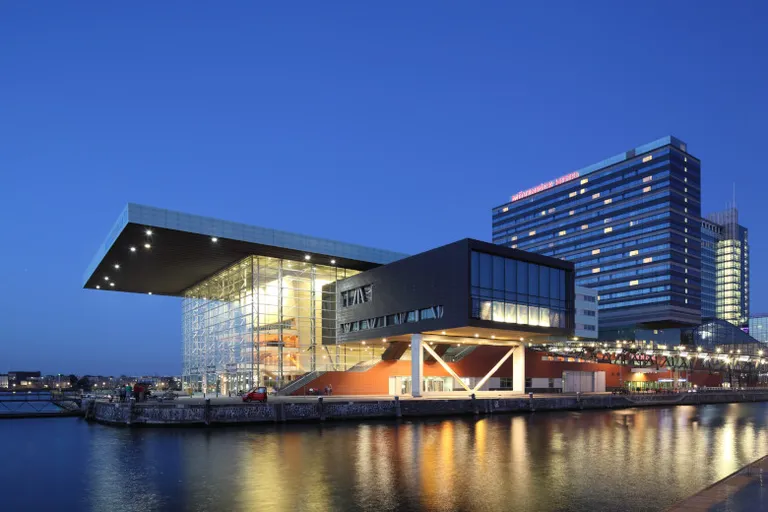 Amsterdamas Muziekgebouw koncertzāle.