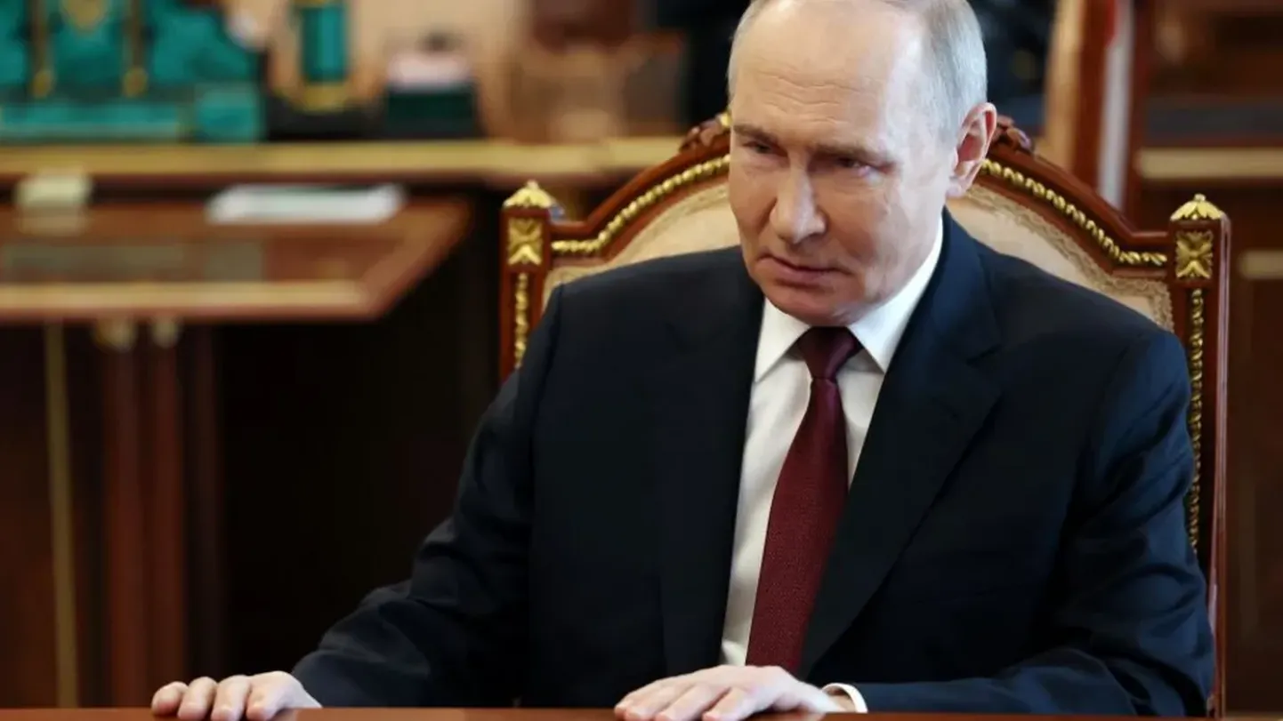 Владимир Путин объявил о краткосрочном прекращении огня в субботу, выслушав доклад начальника российского Генштаба Валерия Герасимова.