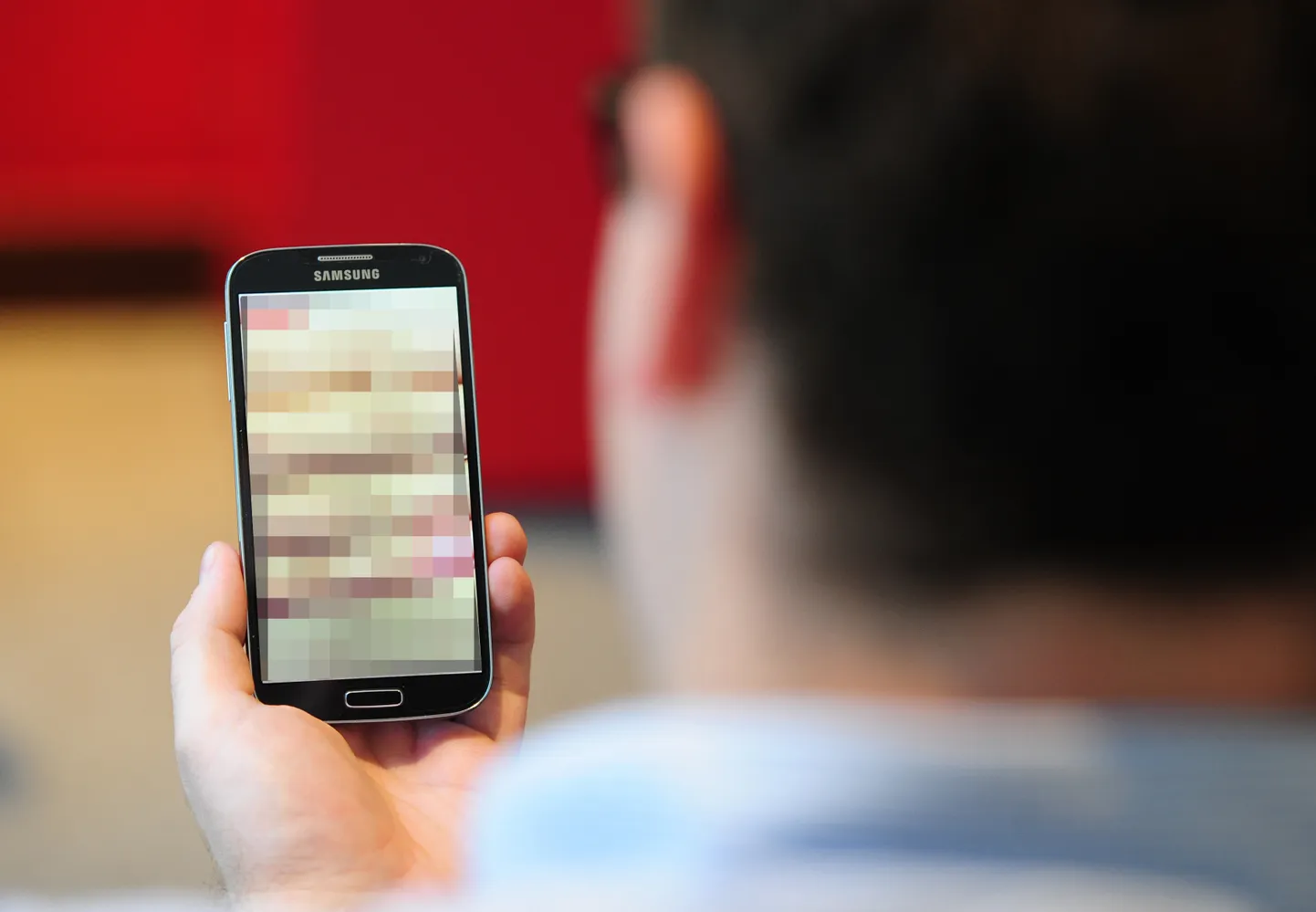 Sümbolpilt pornograafilise sisuga internetilehest.