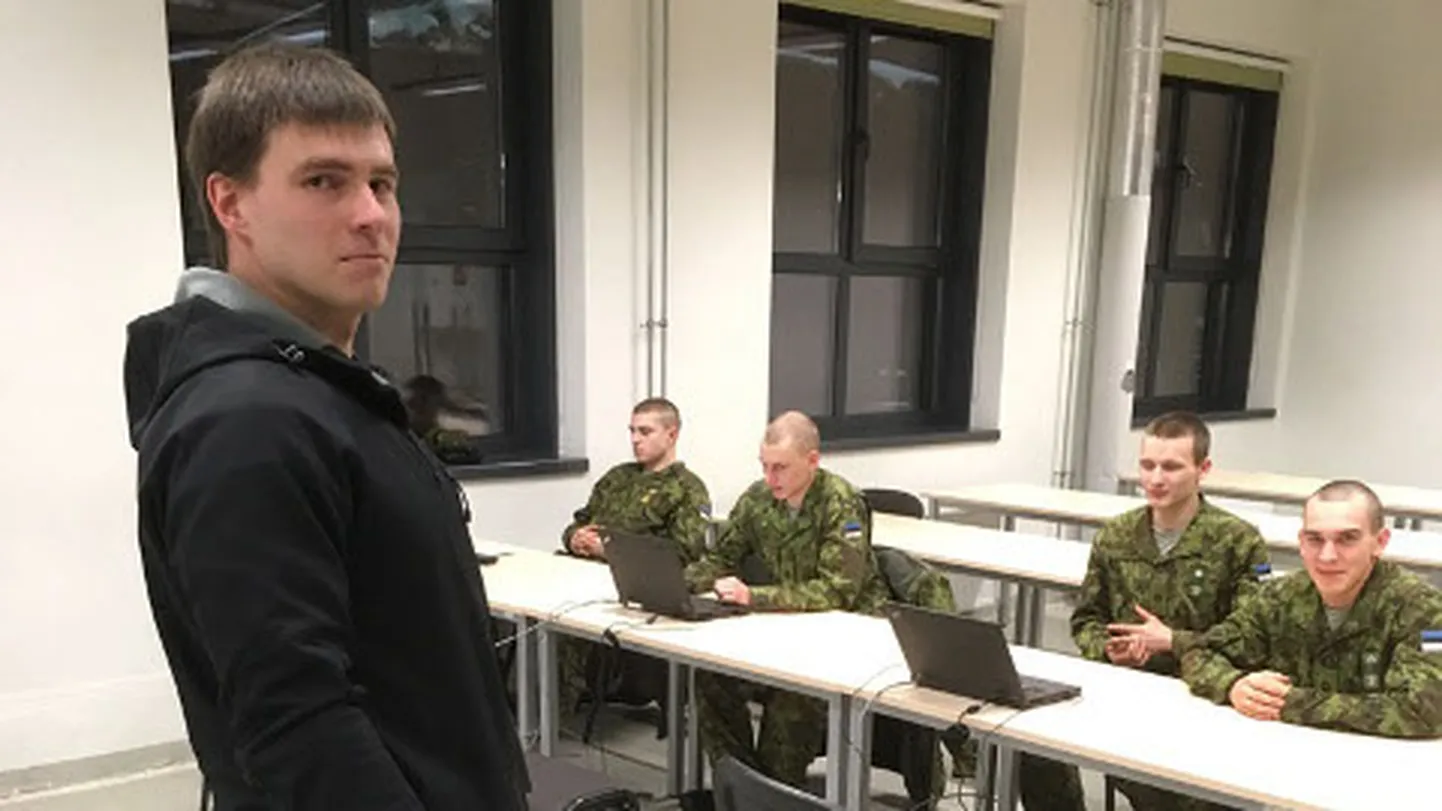 Nooremseersant Kristjan Palm oli üks esimesi, kes eile õppekogunemisele jõudis. Kokku peaks Jõhvi saabuma 669 meest.