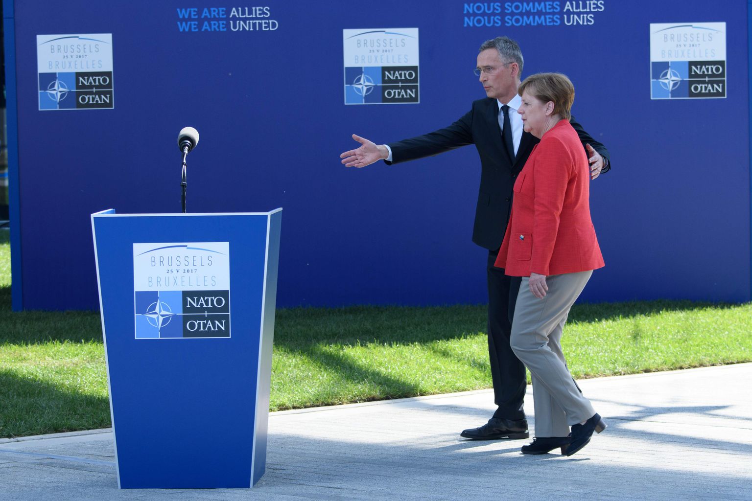 NATO peasekretär Jens Stoltenberg ja Saksamaa kantsler Angela Merkel.